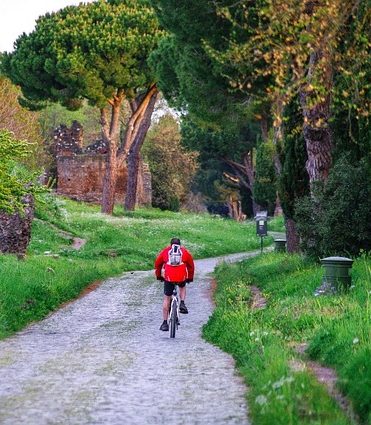 Radfahrer auf der Via Appia Antica während der Städtereise Rom 2025